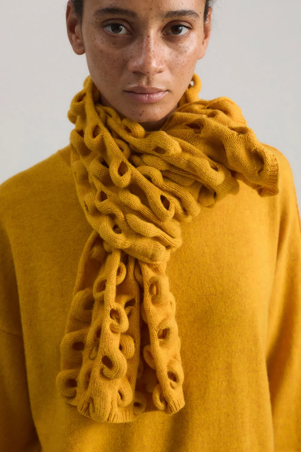 Oyuna Nodo Halswärmer Amber 3D-Strick aus Cashmere