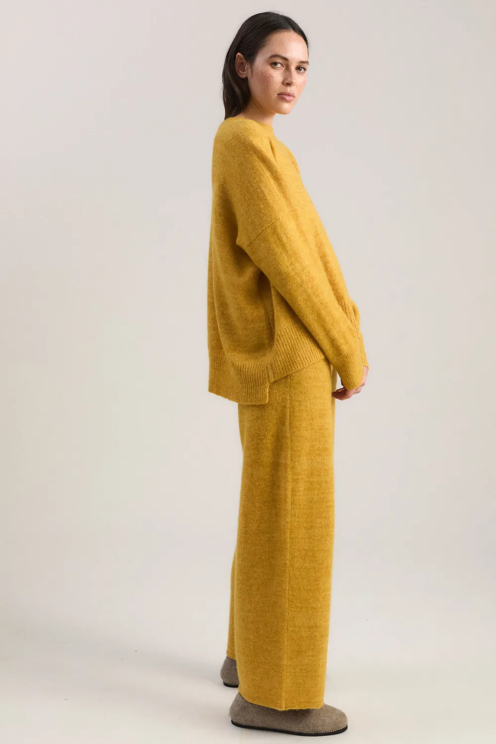 Oyuna Mori Pullover Sun & Ray cropped flauschig