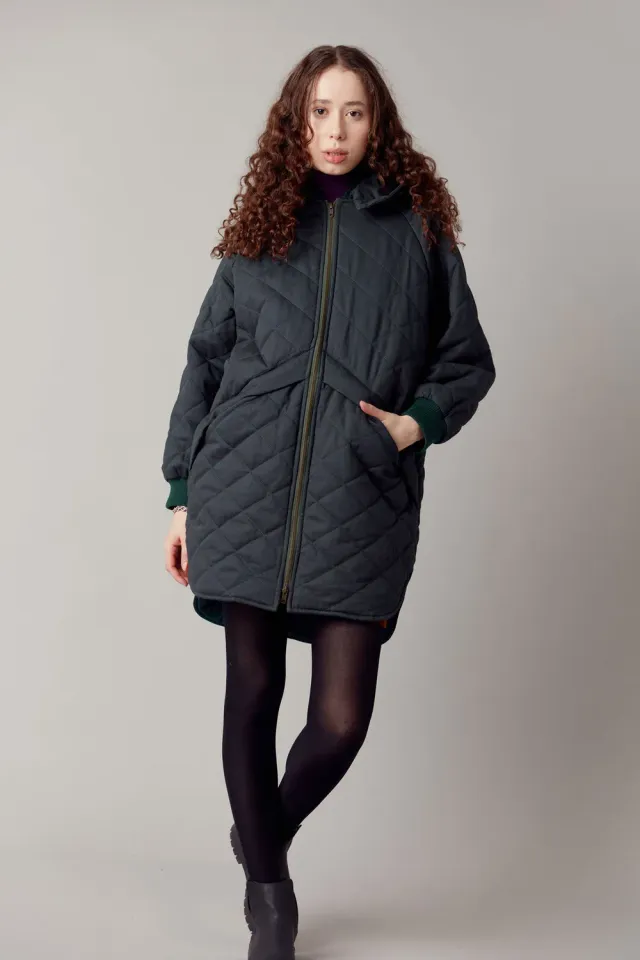 KOMODO DANIELLA Mantel Ivy Green Bio-Baumwolle gesteppt