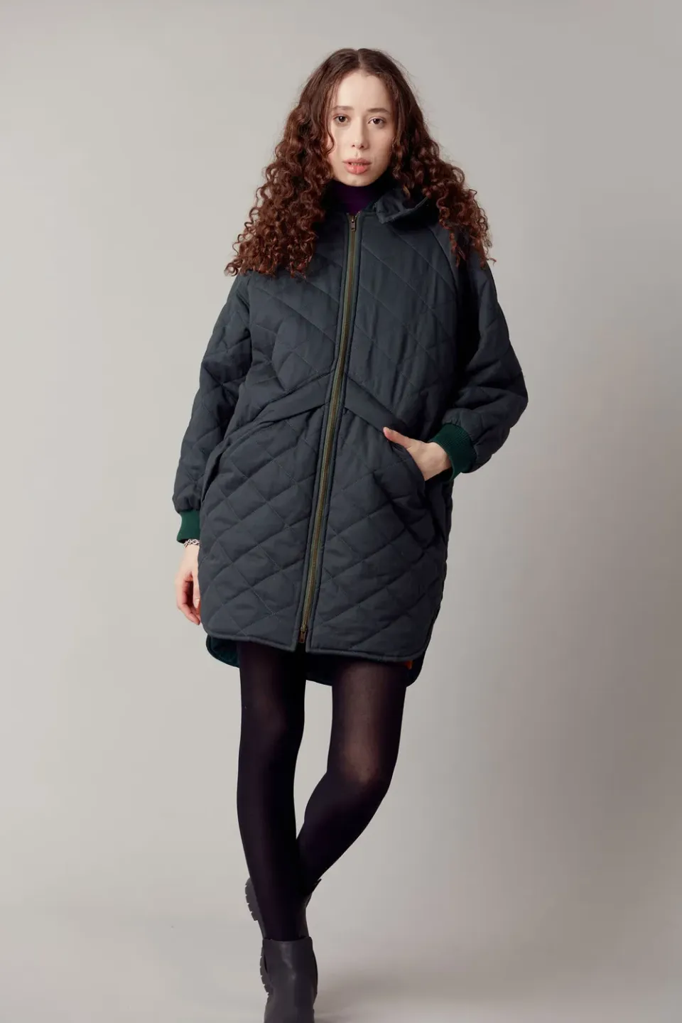 KOMODO DANIELLA Mantel Ivy Green Bio-Baumwolle gesteppt