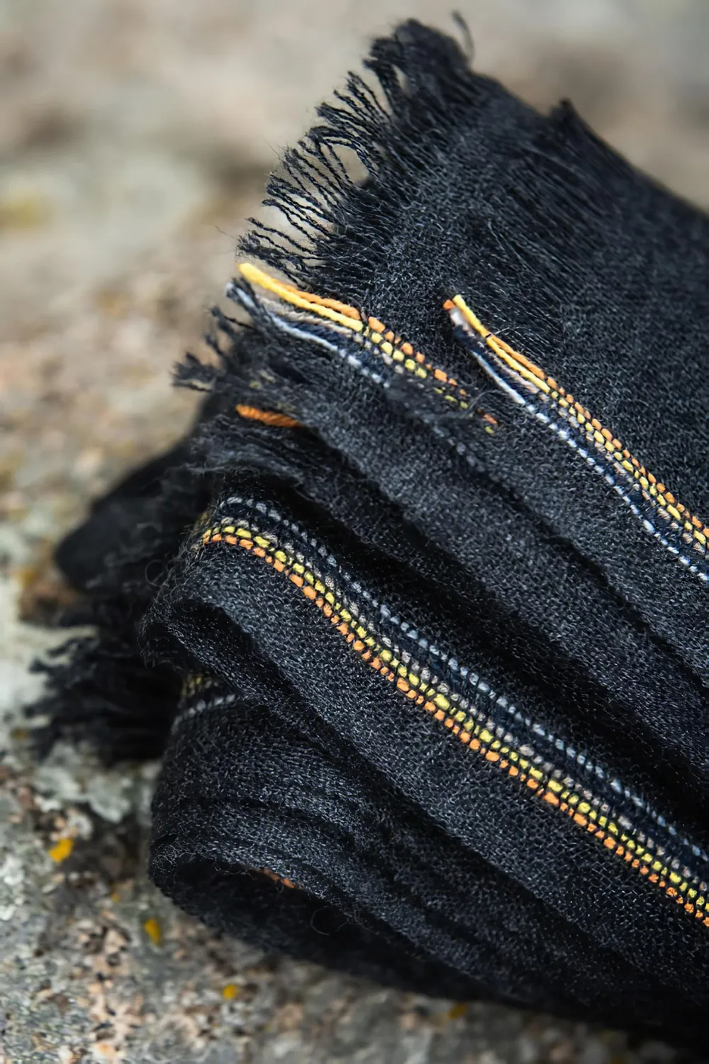 Oyuna Komo Wrap Charcoal Stola aus Cashmere