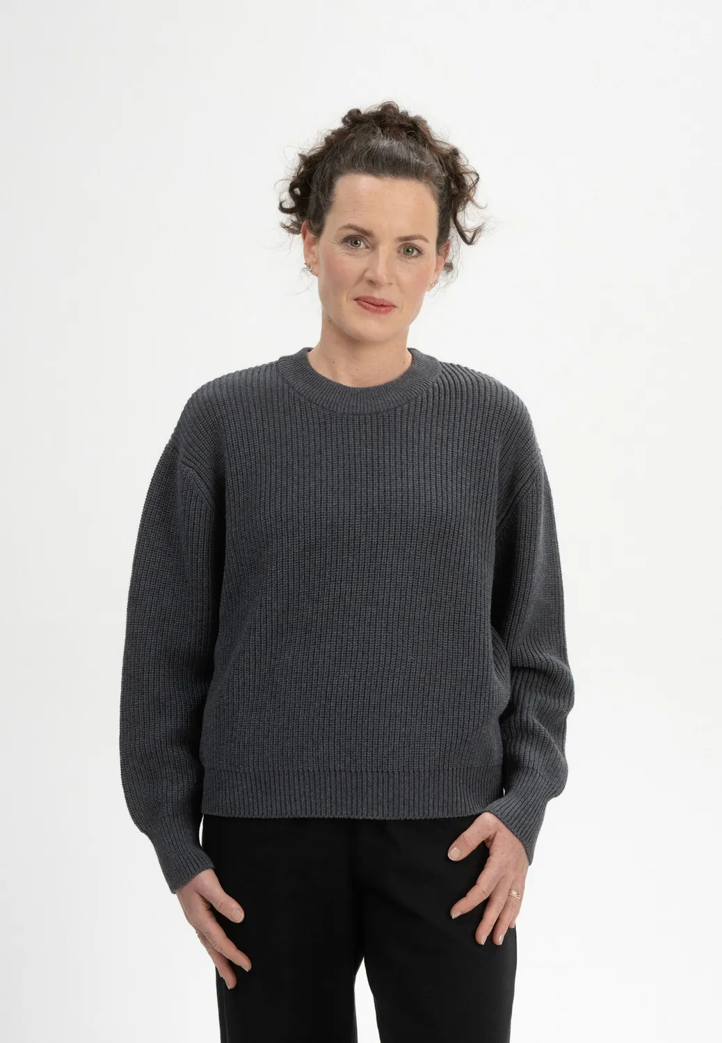 MELA ADAH Rippstrickpullover schwarz Bio-Baumwolle