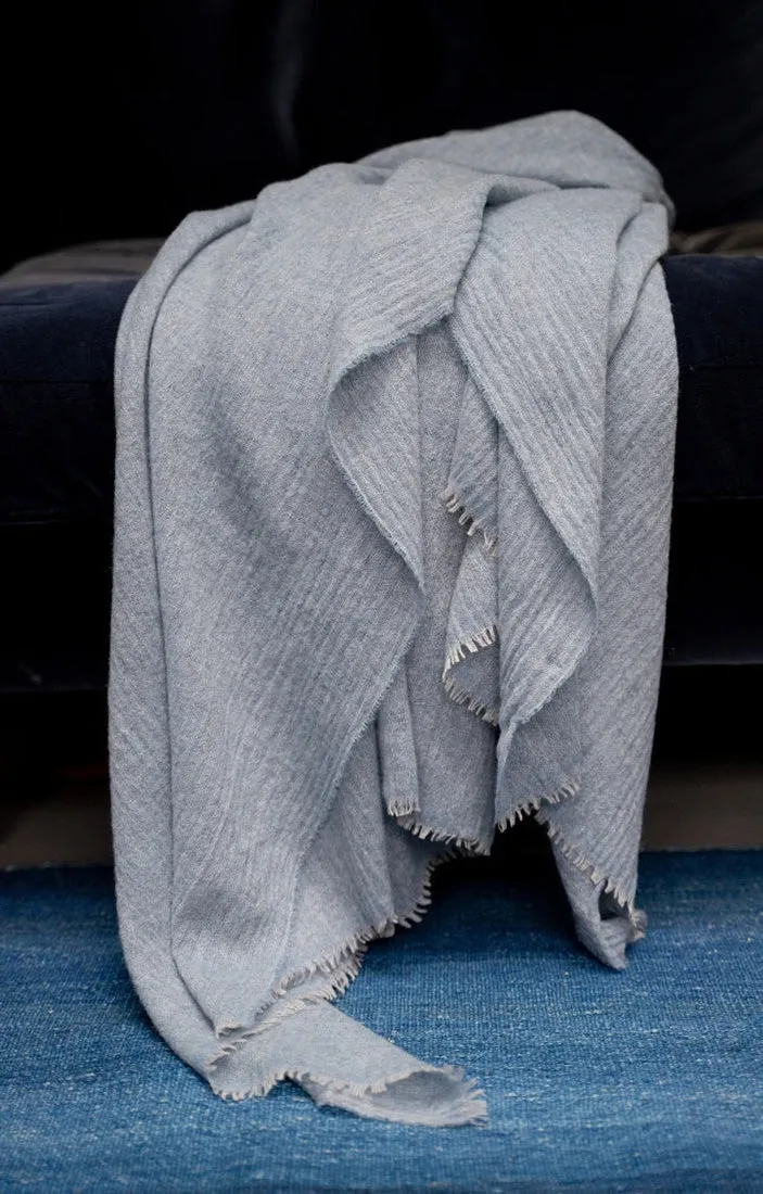 Oyuna Esra Travel Throw Sky Kaschmirdecke