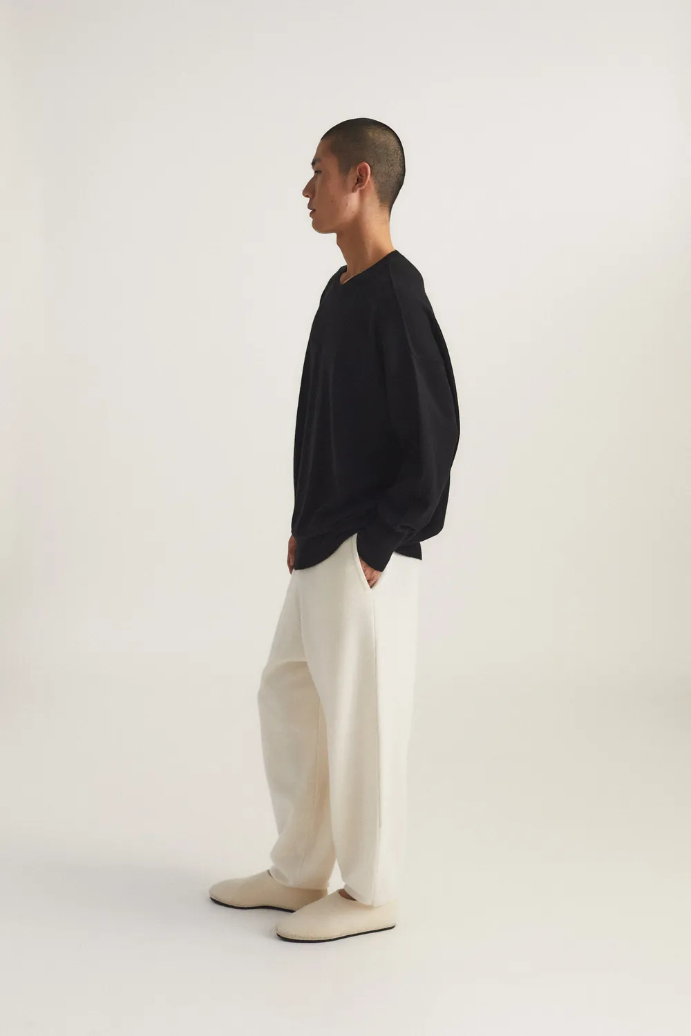 Oyuna Nomad Hose Ivory relaxed aus Strick