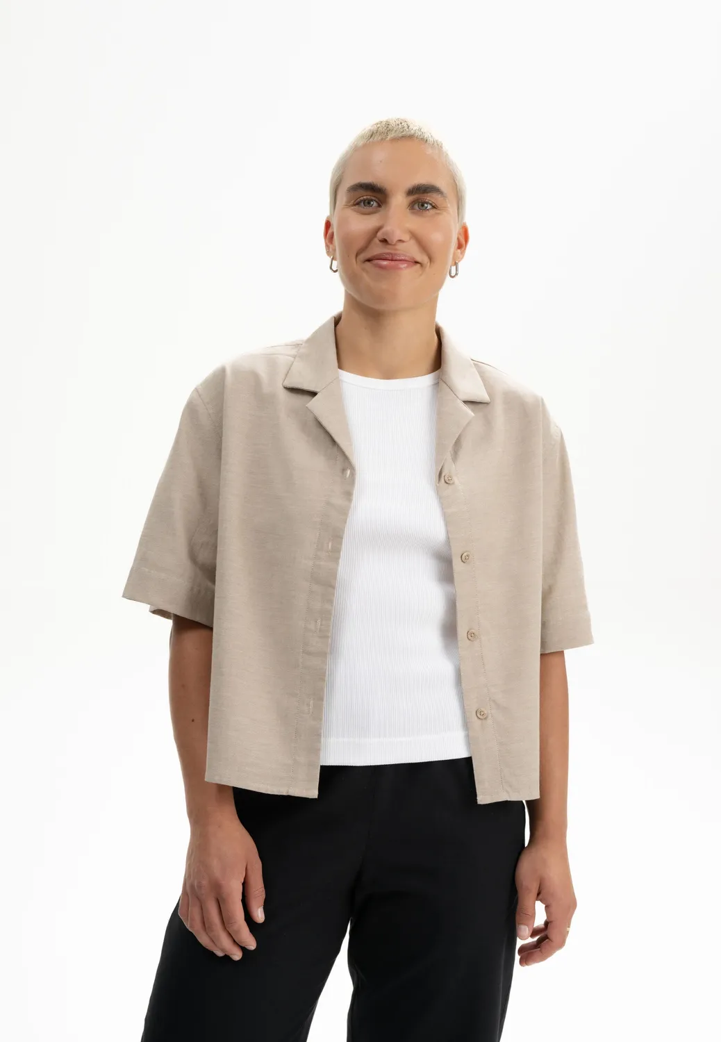 MELA TAVLEEN Kurzarmhemd schwarz Bio-Baumwolle