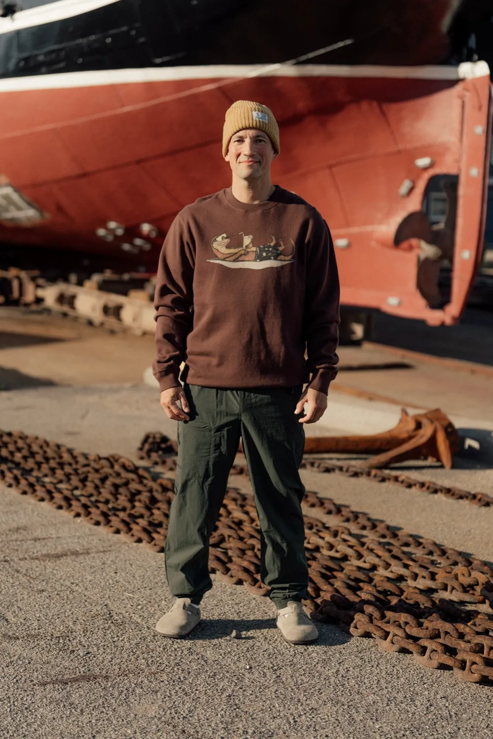 LAKOR An Otter Vacation Sweatshirt Chicory Coffee Bio