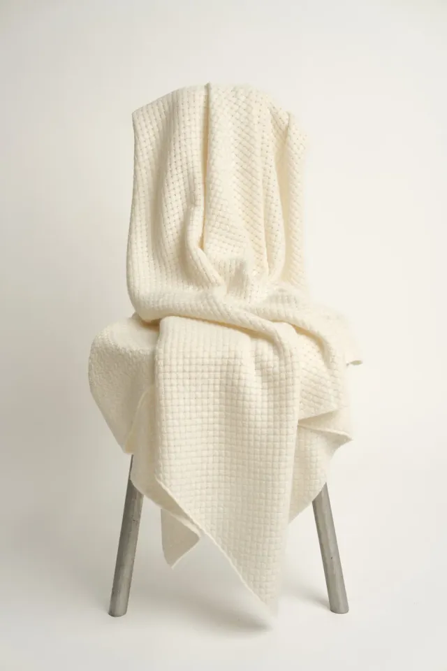 Oyuna Maple Decke Ivory warme Korbstrickdecke