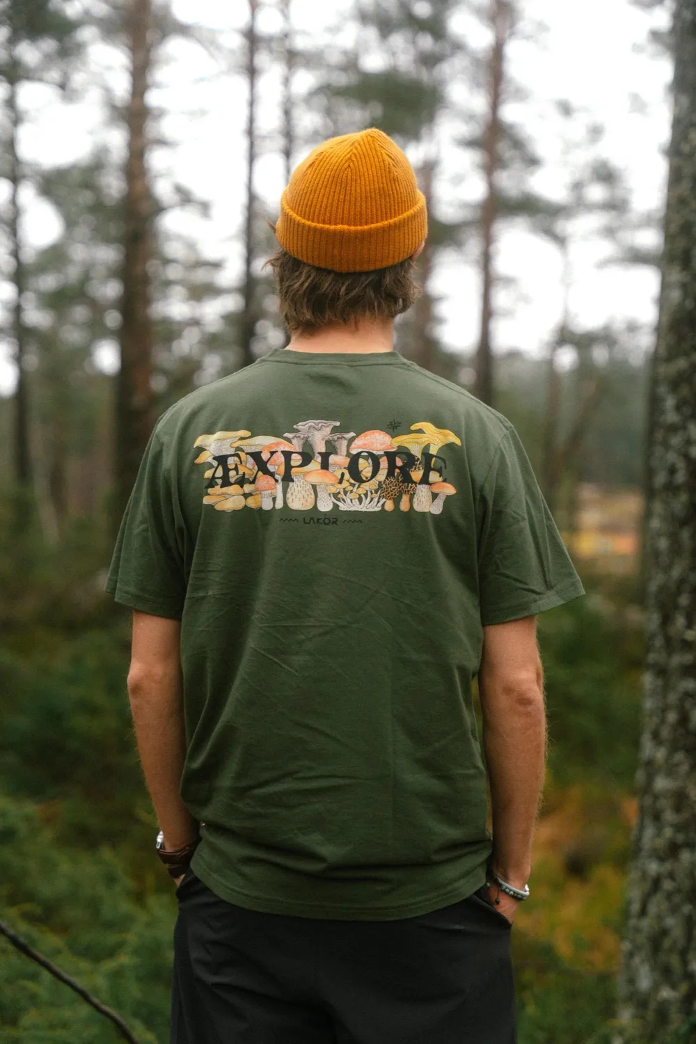 LAKOR Mushroom Forest T-Shirt Rifle Green Bio-Baumwolle