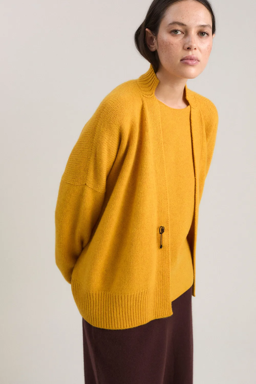Oyuna Aire Cardigan Amber offen