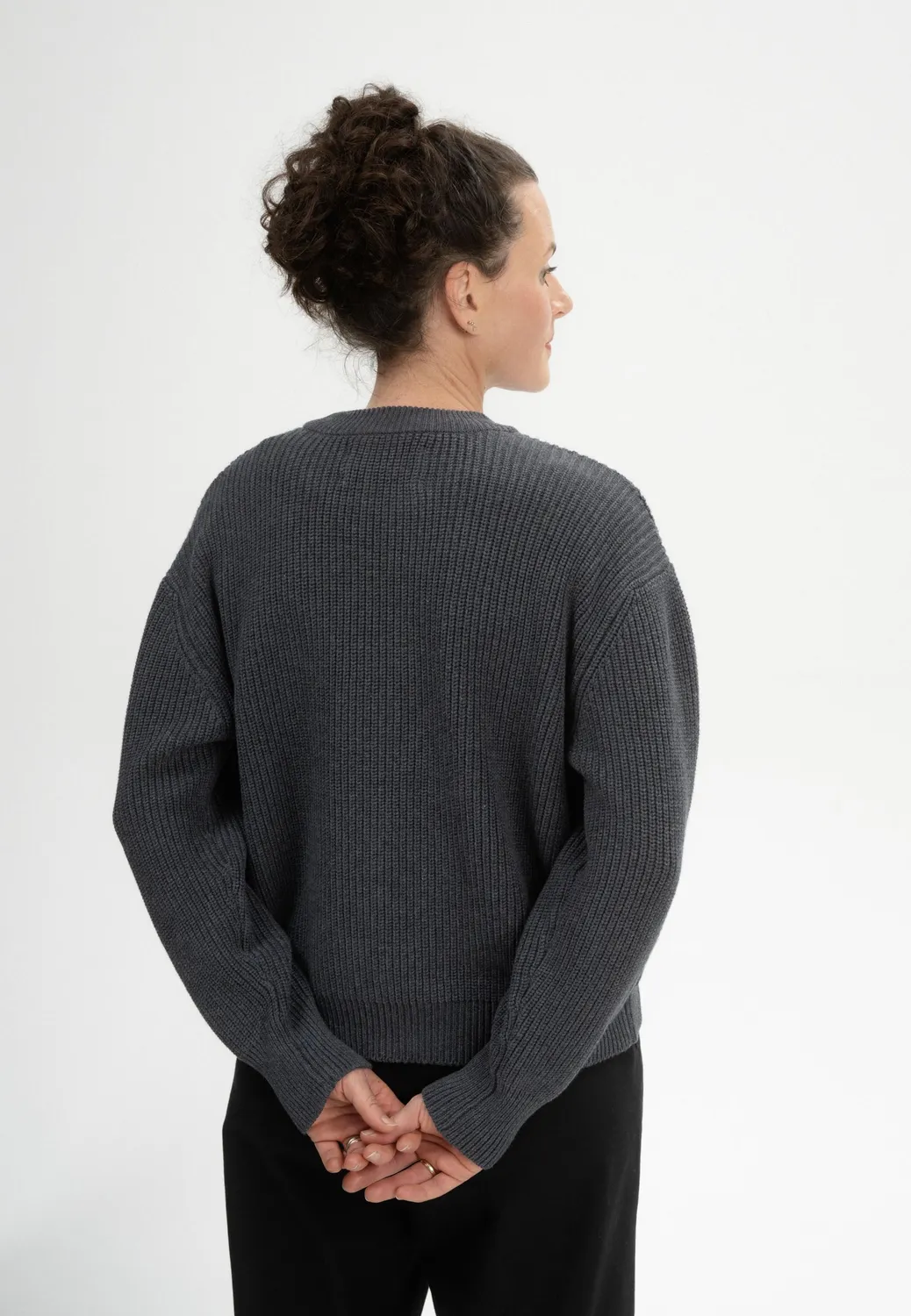 MELA ADAH Rippstrickpullover schwarz Bio-Baumwolle