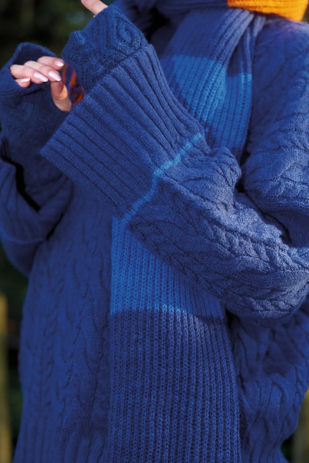 KOMODO VITA Pullover Navy Cobalt Lammwolle handgestrickt