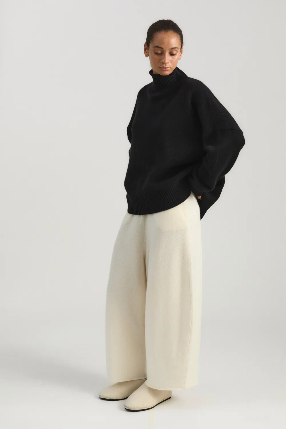 Oyuna Kaila Sweater Pullover Black grob gestrickt