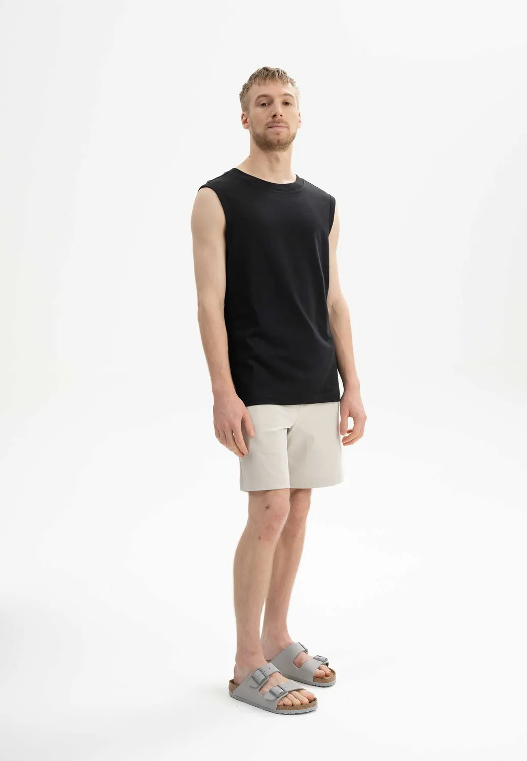 MELA SUJAY Tanktop schwarz aus Bio-Baumwolle
