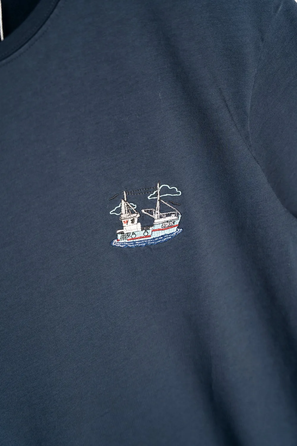 LAKOR Den Levende Fiskerihavn T-Shirt Blueberry Bio