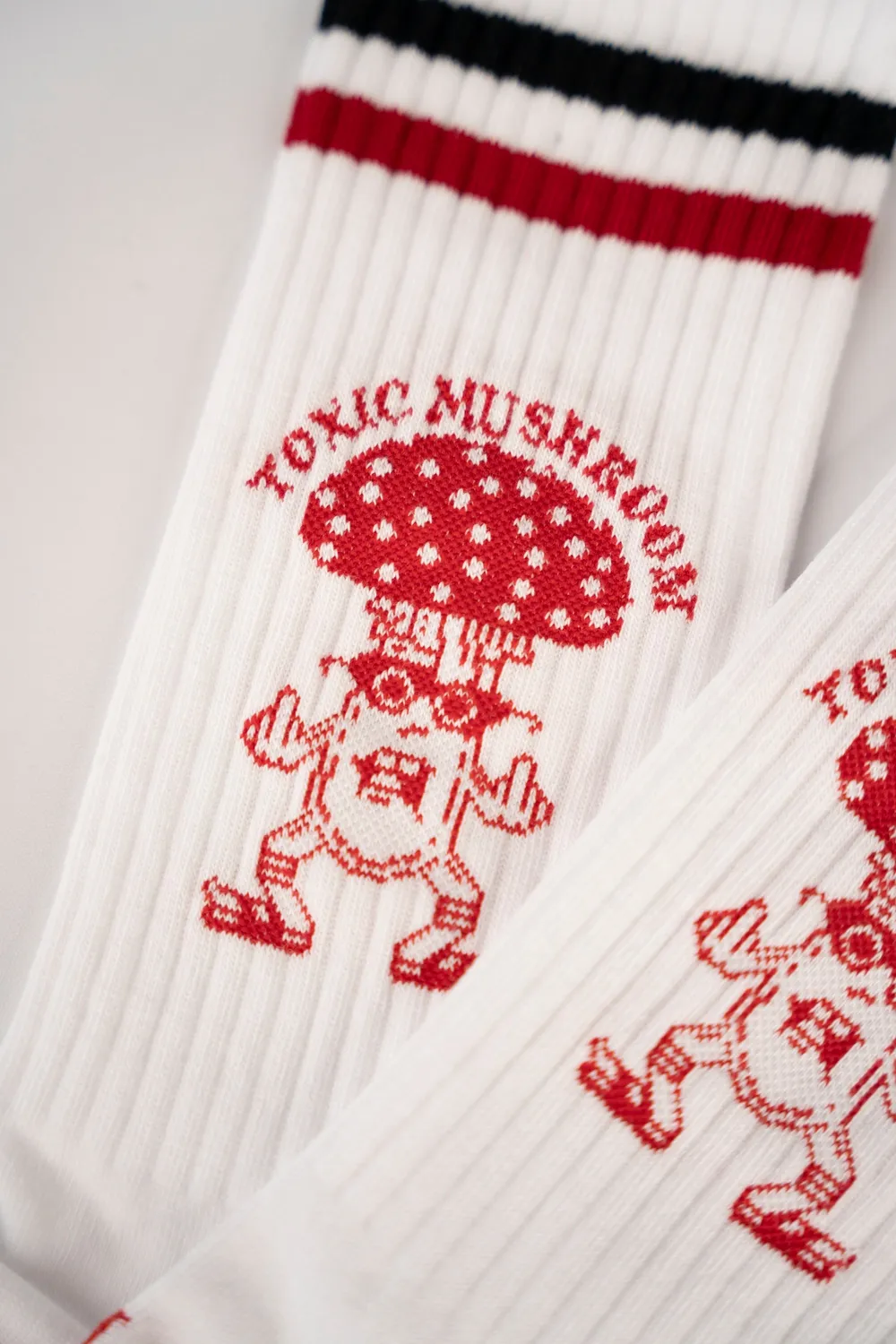 LAKOR Toxic Mushroom Socken weiß Fliegenpilz