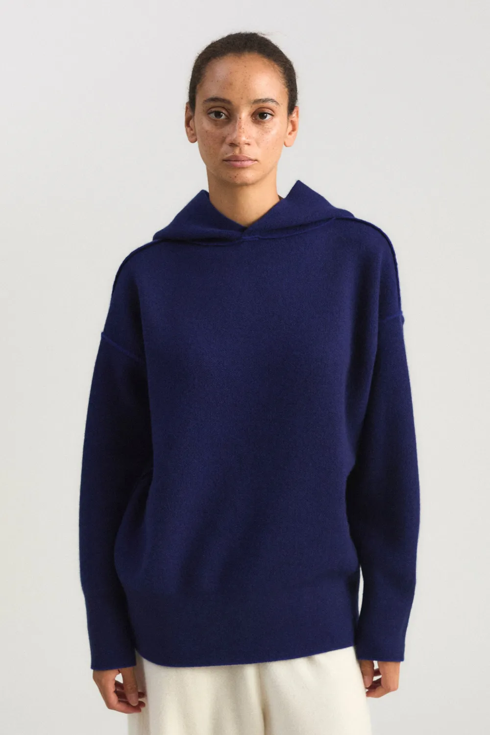 Oyuna Seku Hoodie Ink Ocean Cashmere wendbar