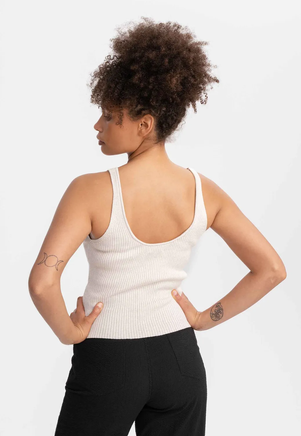 MELA RHADA V-Neck Strick Top spring melange Bio-Baumwolle