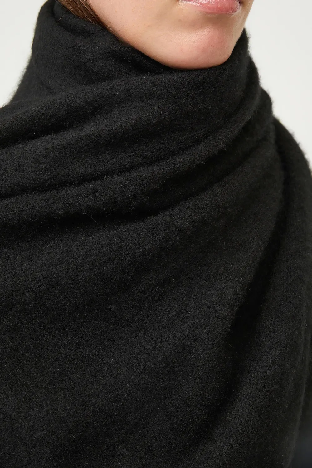 Oyuna Feltra Schal Schwarz Kaschmir gefilzt