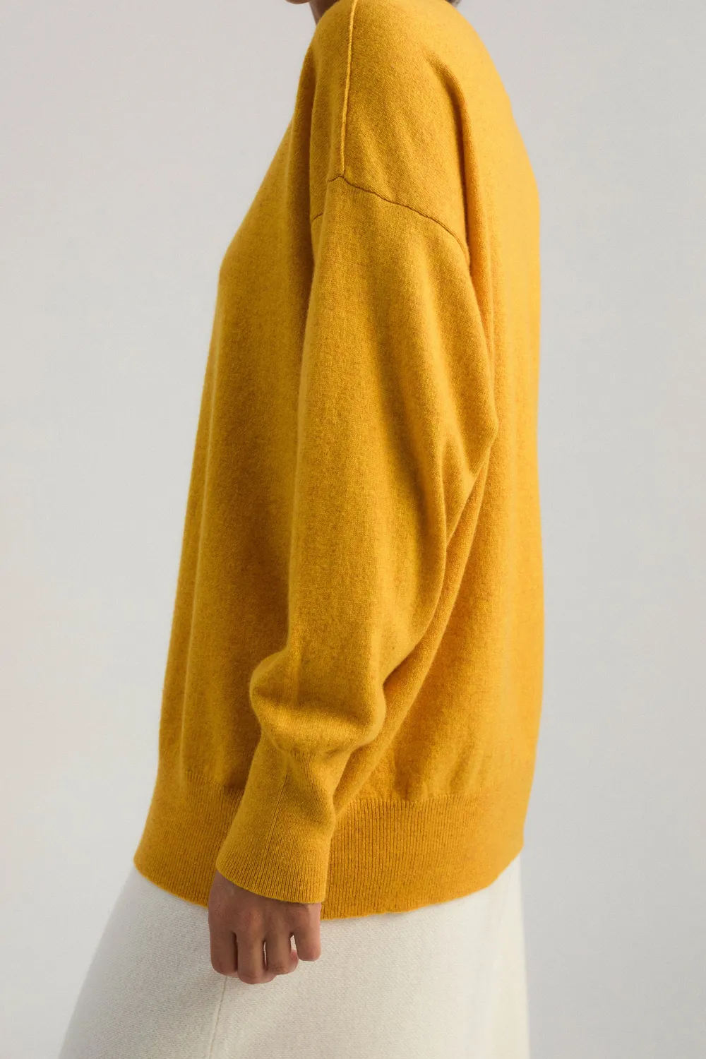 Oyuna Borte Pullover Amber orange aus Cashmere oversize