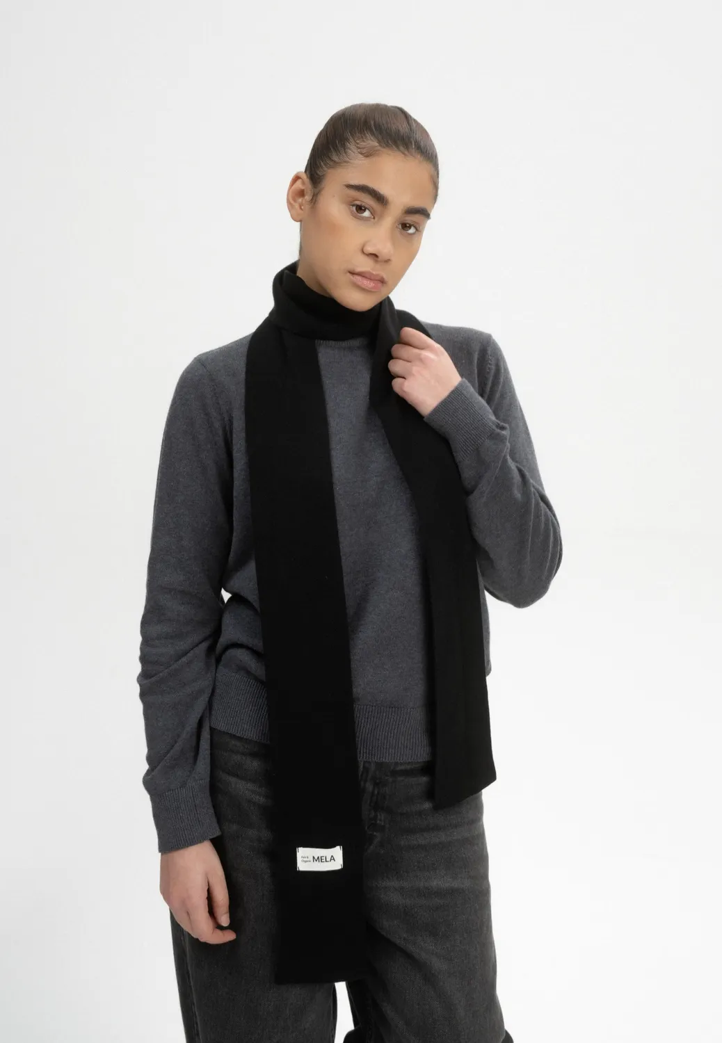 MELA BANHI Strickschal schwarz aus Bio-Baumwolle