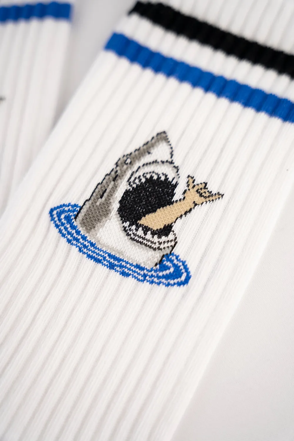 LAKOR Shark Shaka Tennissocken Weiß Bio-Baumwolle