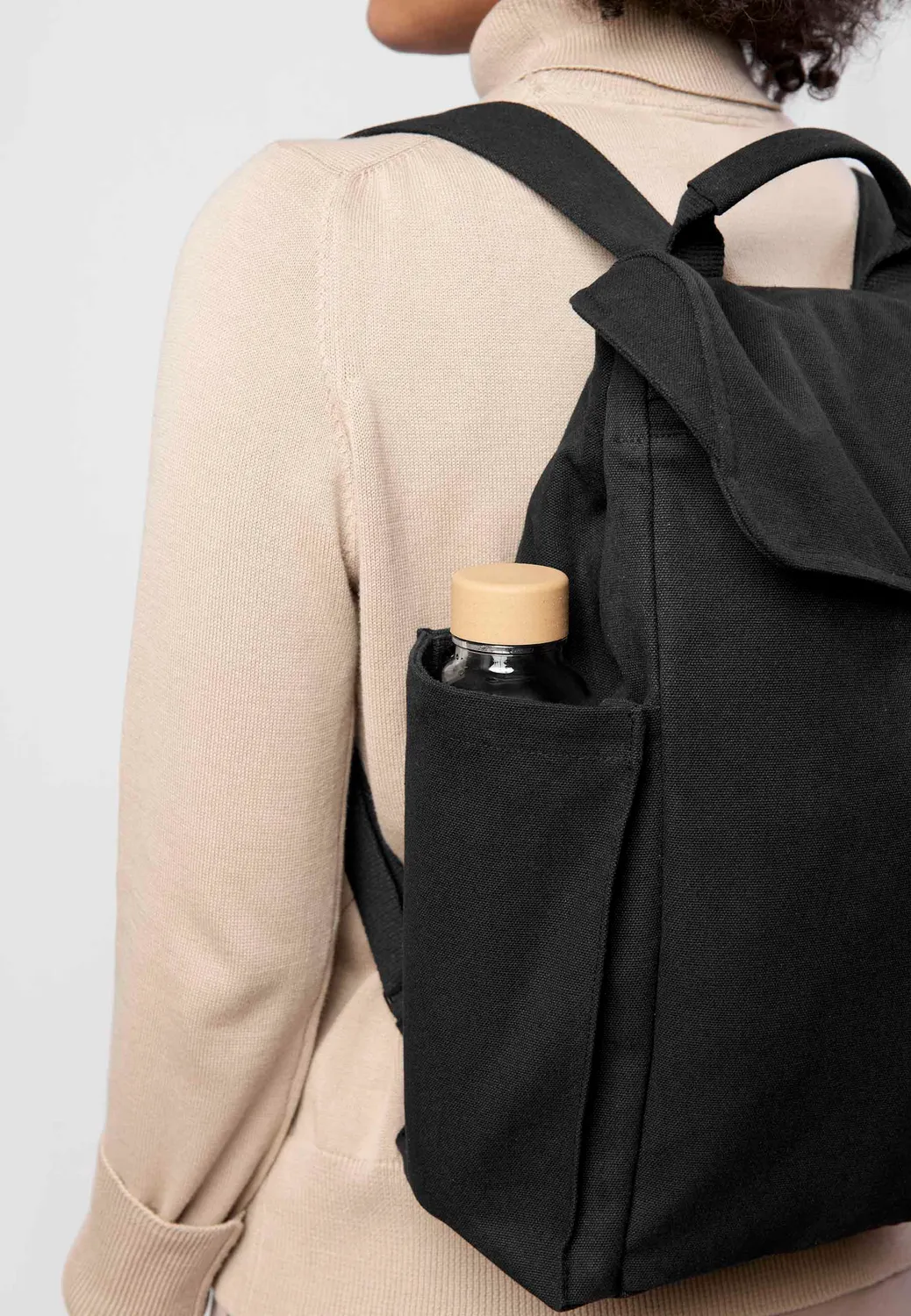 MELA x dariadeh Rucksack schwarz aus Canvas Bio