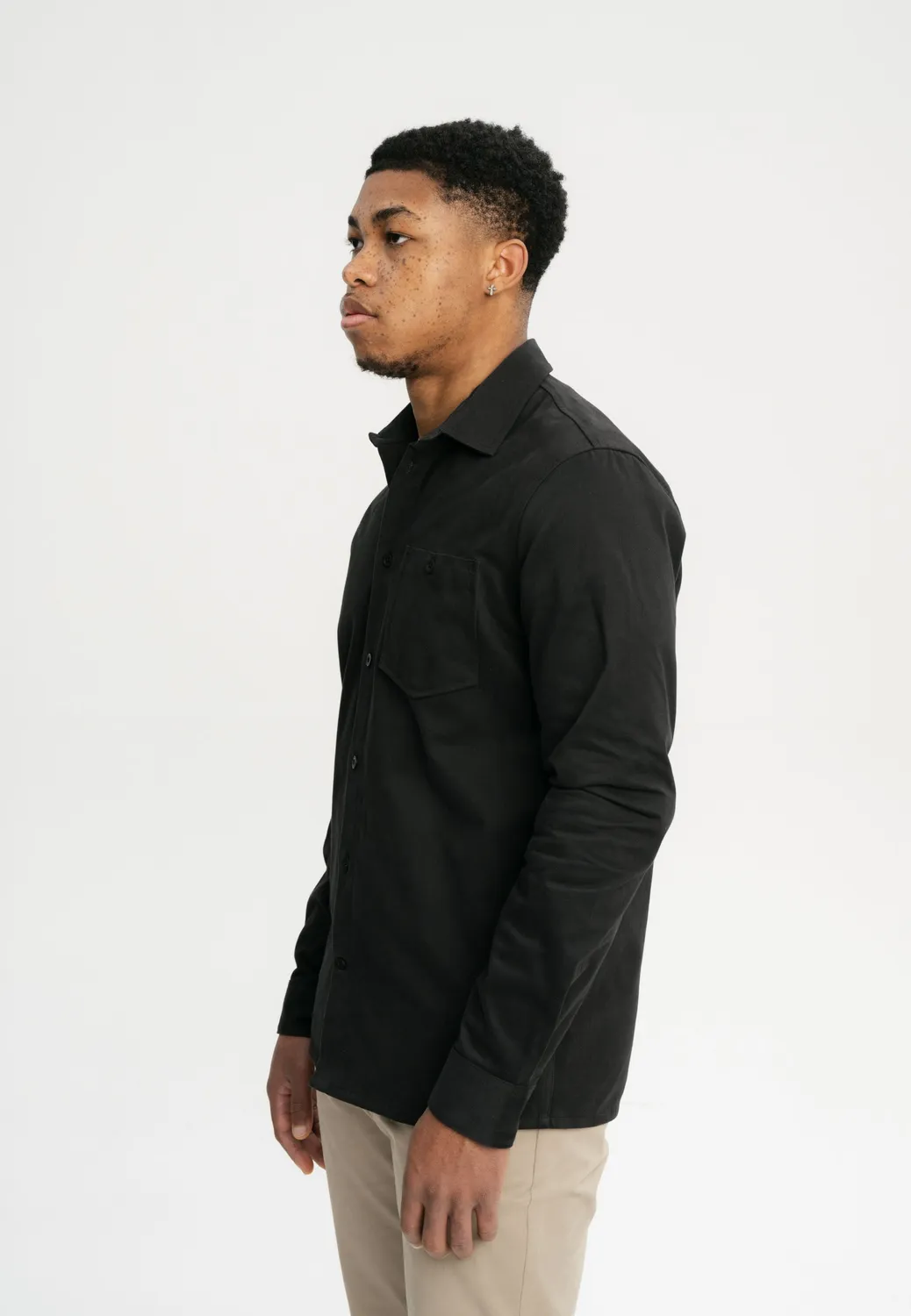 MELA ASHUTOSH Twill Hemd schwarz aus Bio-Baumwolle