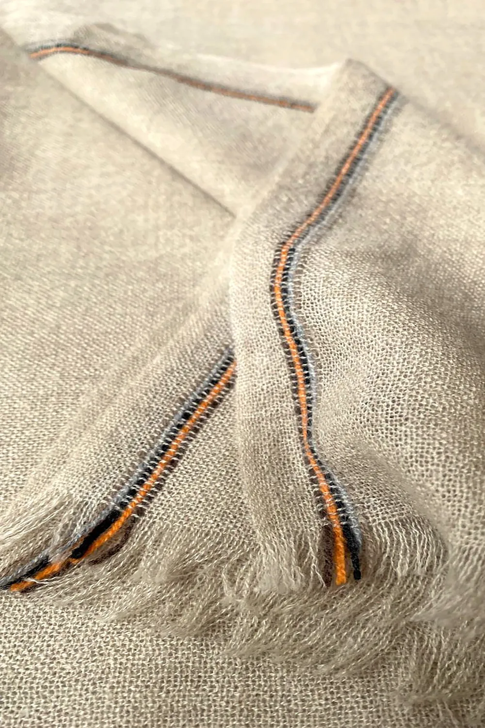 Oyuna Komo Reisedecke Beige mit Streifen