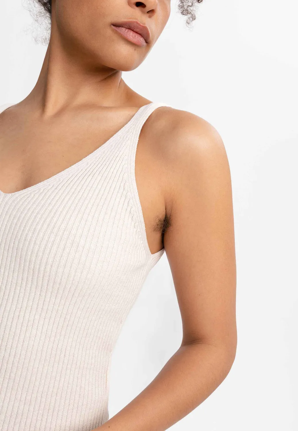 MELA RHADA V-Neck Strick Top spring melange Bio-Baumwolle