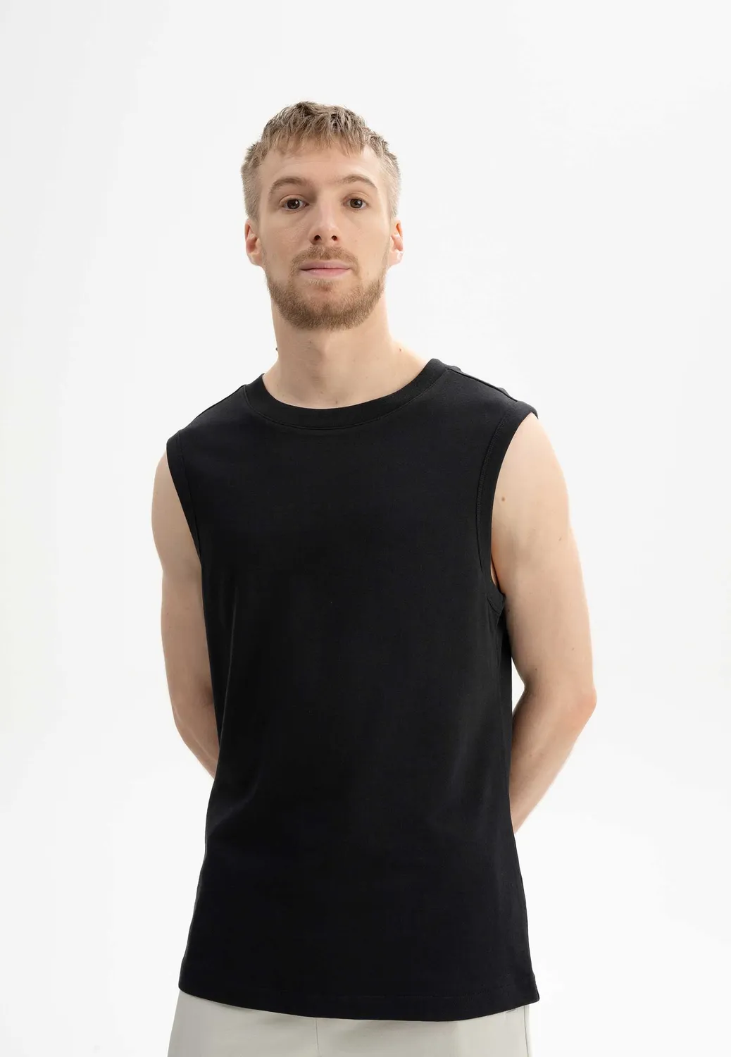 MELA SUJAY Tanktop schwarz aus Bio-Baumwolle