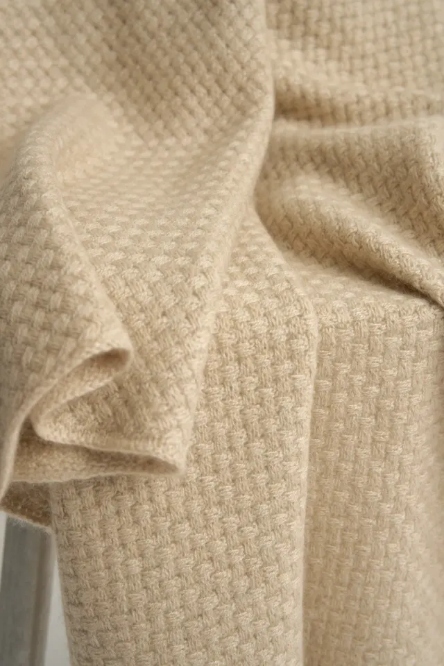 Oyuna Maple Decke Beige Kaschmir Korbstrick