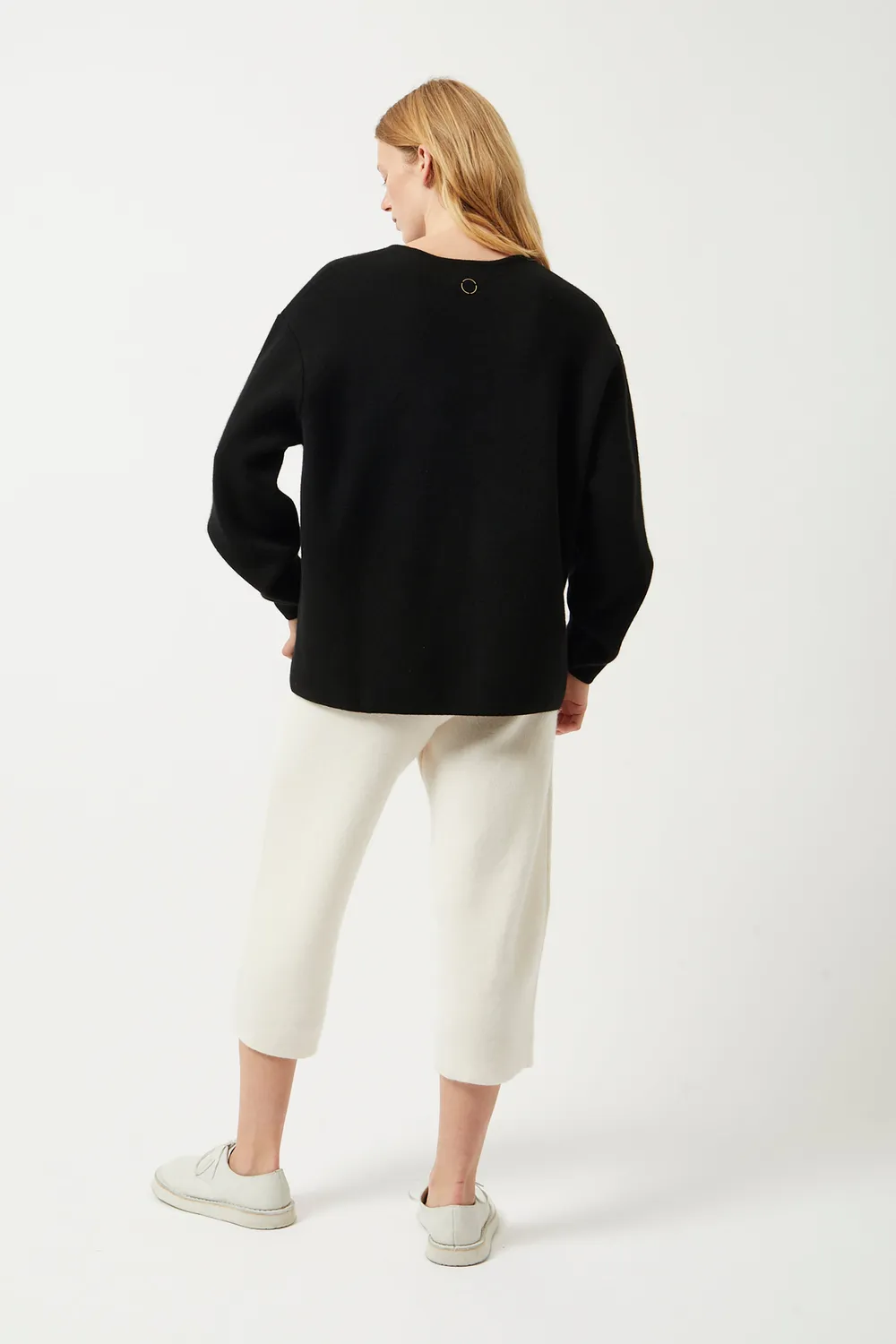 Oyuna Axa Pullover Schwarz Damen Oversize