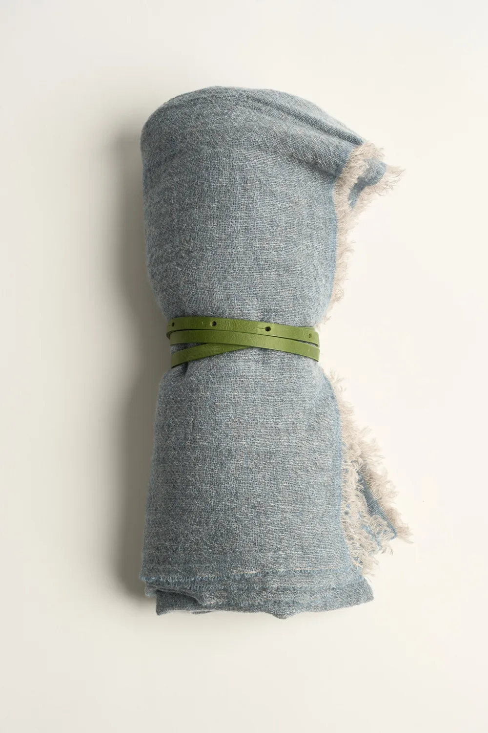 Oyuna Esra Travel Throw Sky Kaschmirdecke