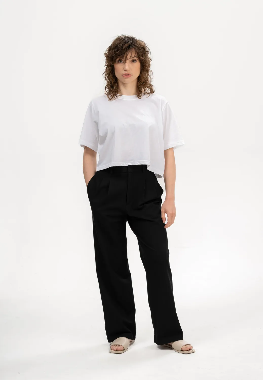 MELA DESNA Cropped T-Shirt weiß Bio-Baumwolle