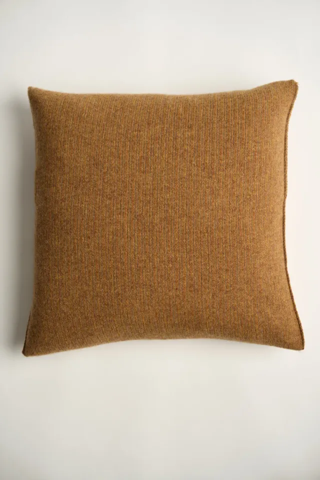 Oyuna Letra Kissenbezug Honig Taupe gestrickt