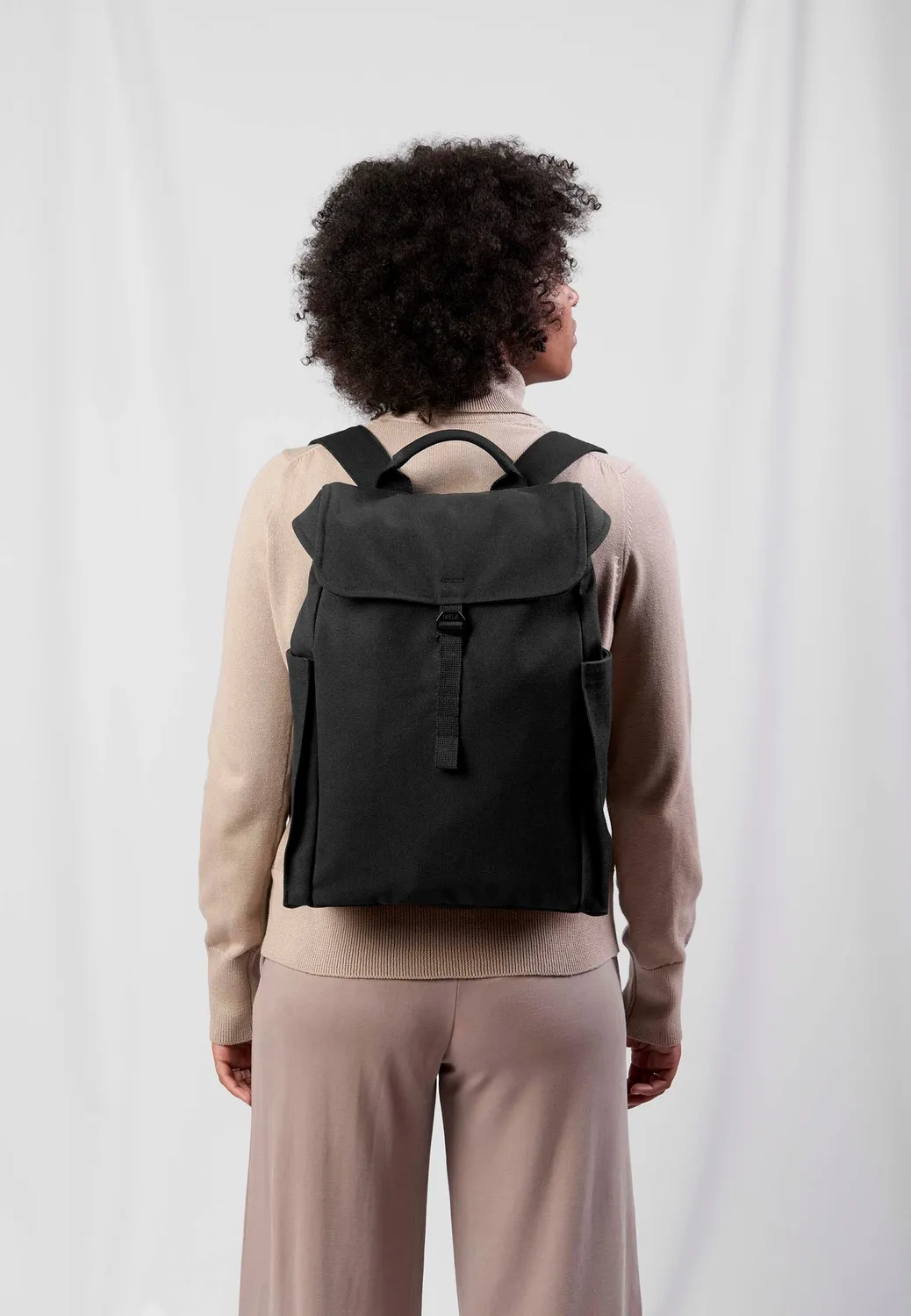 MELA x dariadeh Rucksack schwarz aus Canvas Bio