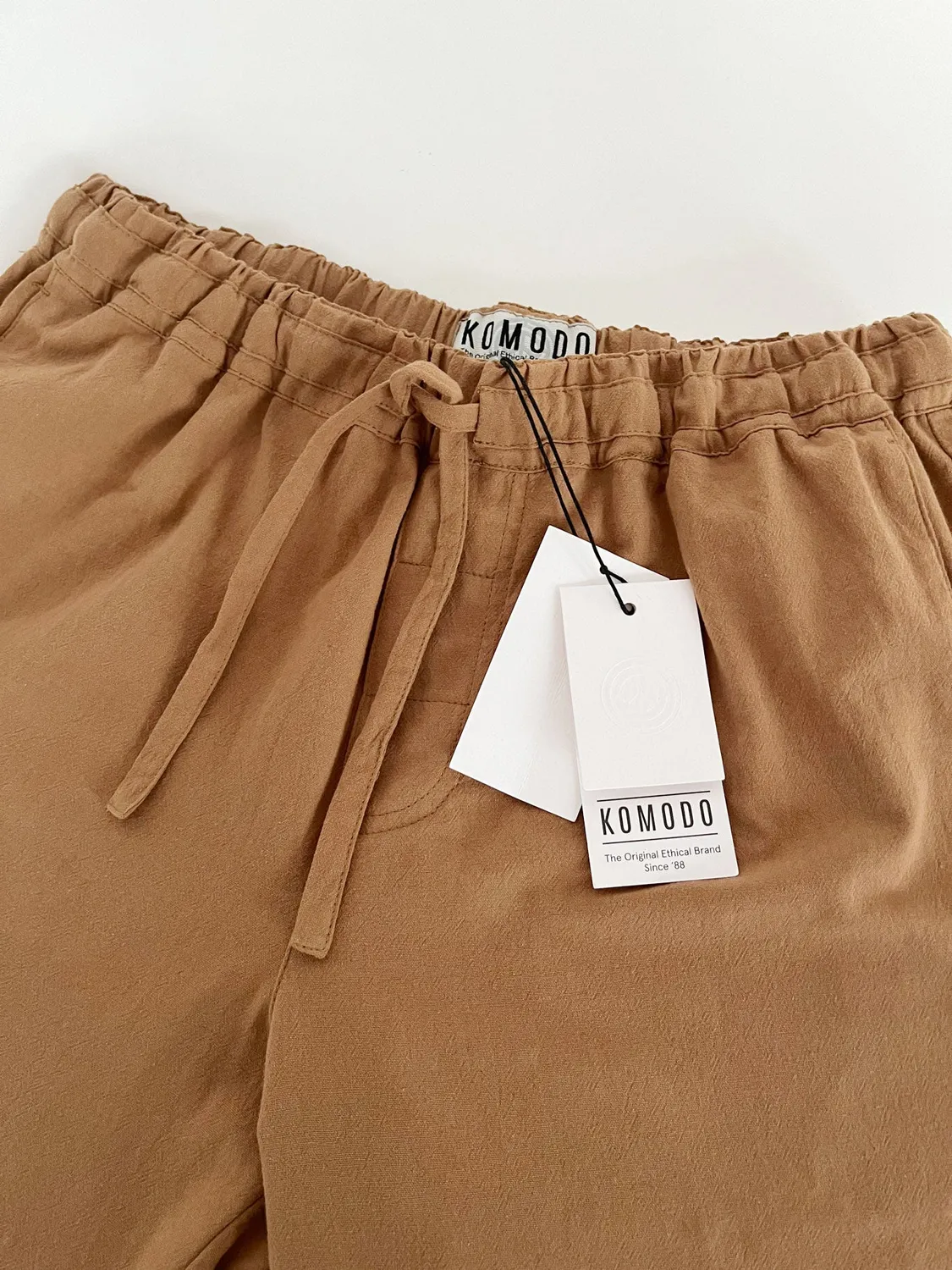 Komodo Joshua Hose Herren Tan Bio-Baumwolle