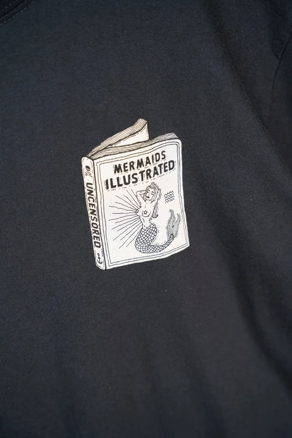 LAKOR Mermaids Book T-Shirt Moonless Night Bio