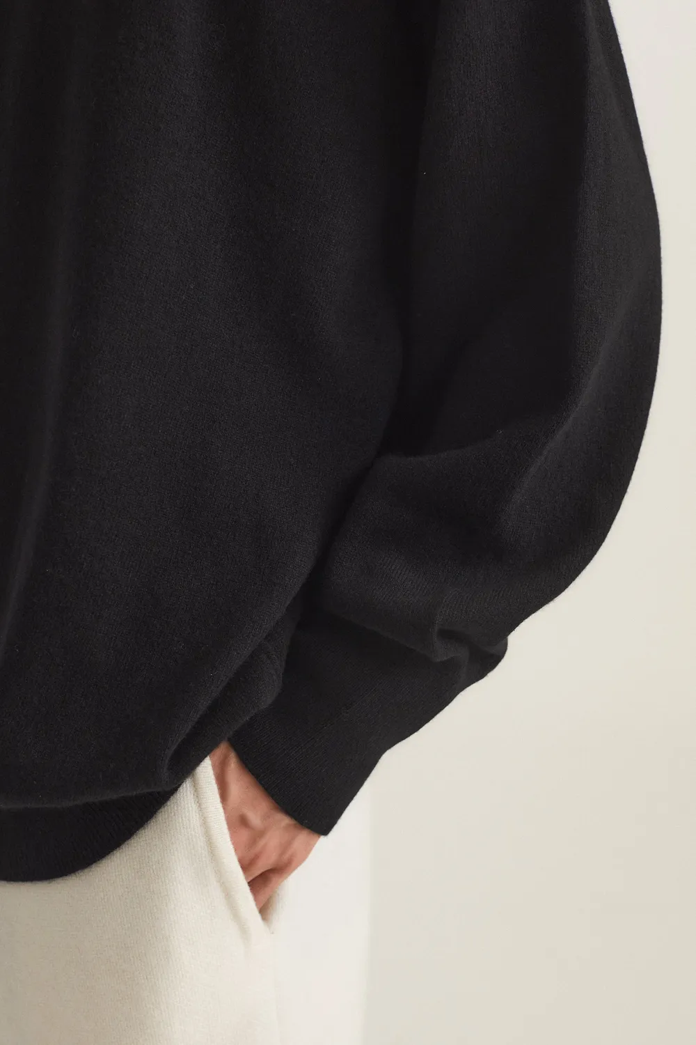 Oyuna Borte Pullover Schwarz Kaschmir Rundhals