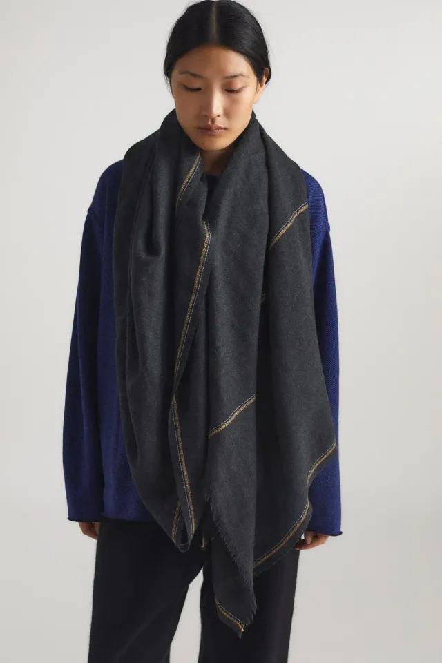 Oyuna Komo Wrap Charcoal Stola aus Cashmere