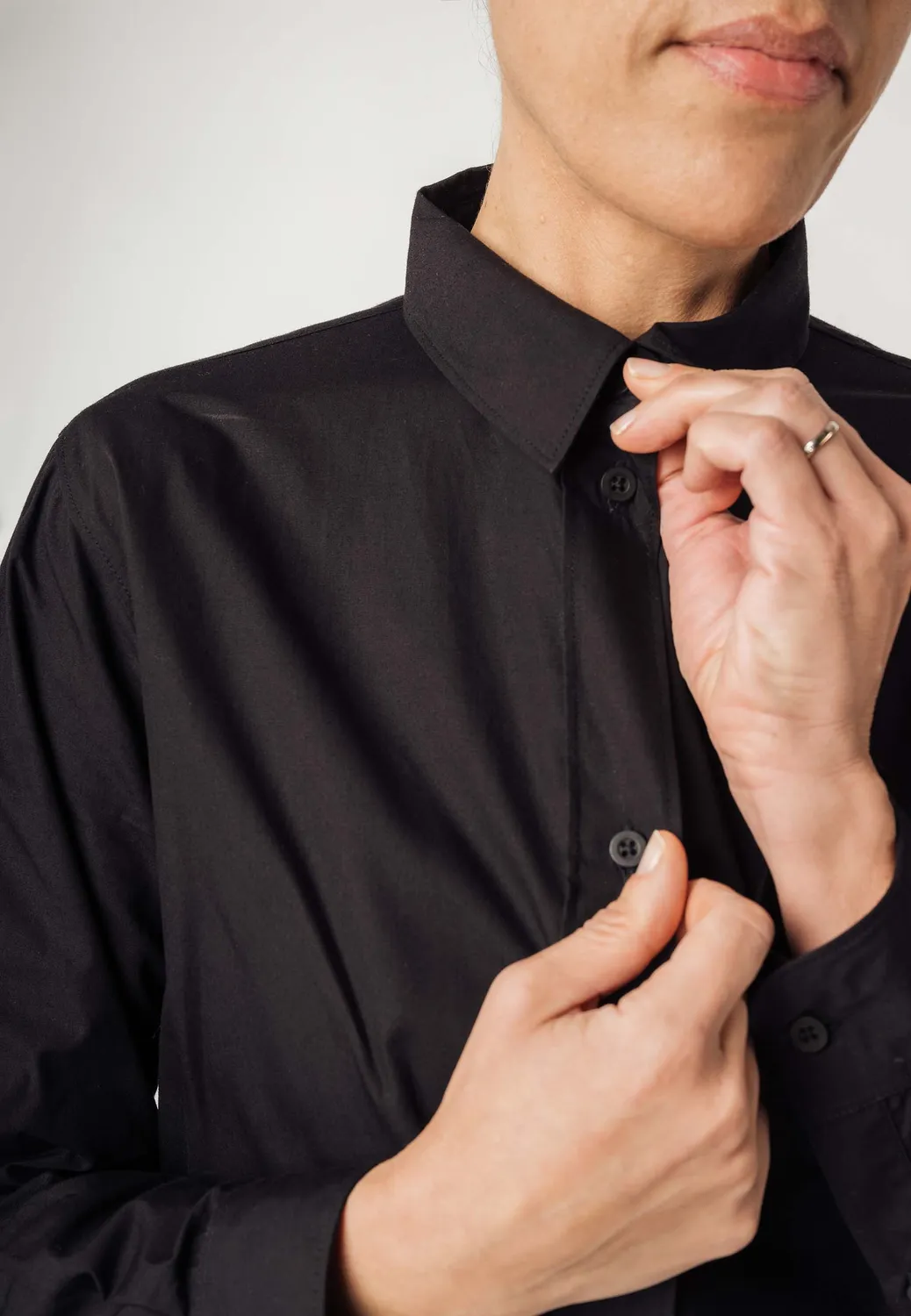 MELA NAINA Bluse schwarz XL aus Bio-Baumwolle