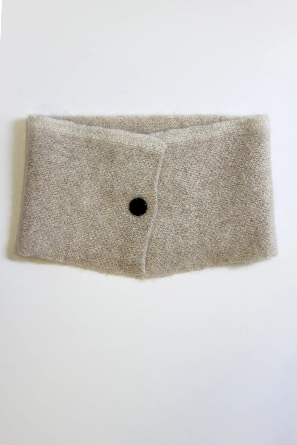 Oyuna Neku Snood Feather Ivory Halswärmer