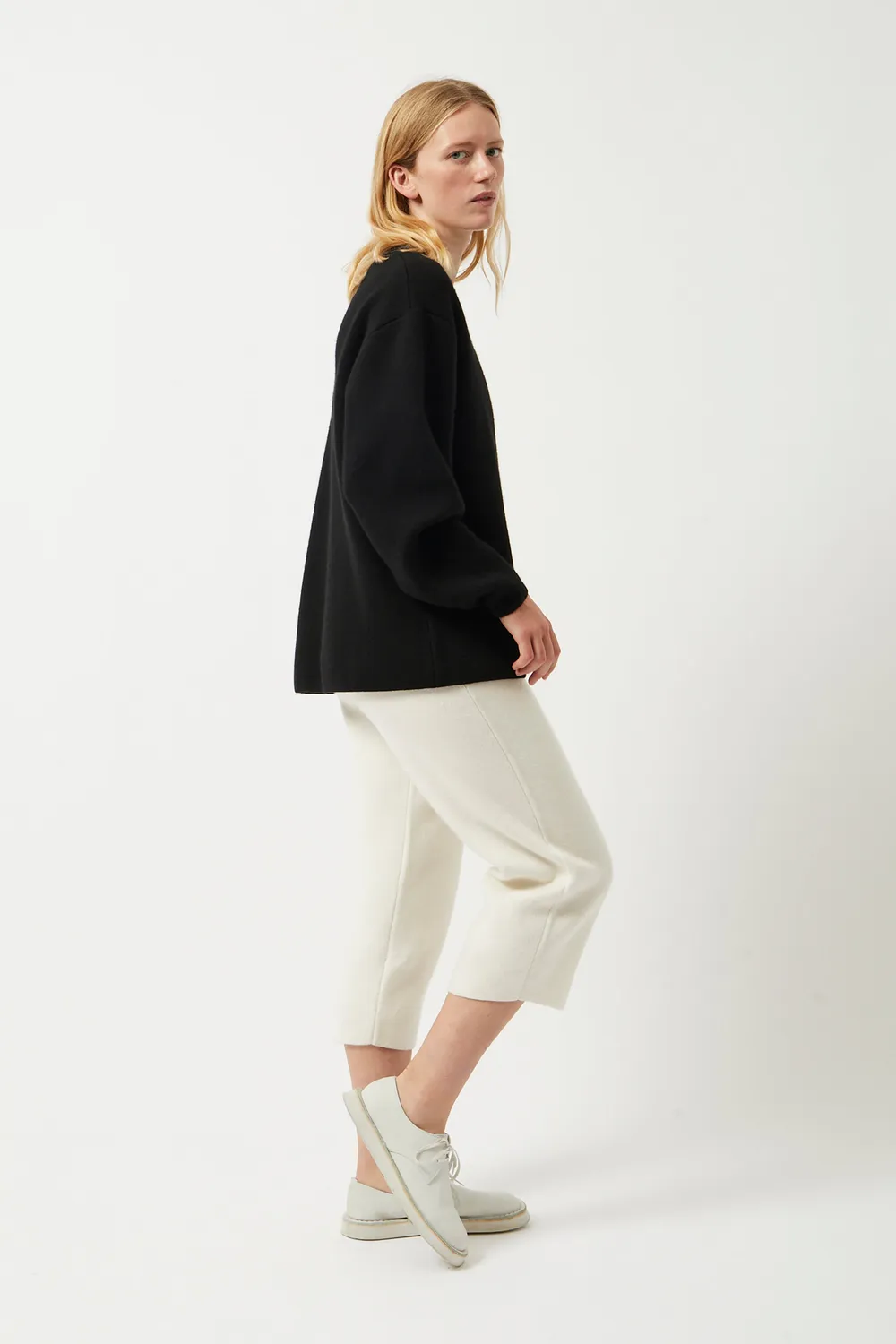 Oyuna Axa Pullover Schwarz Damen Oversize