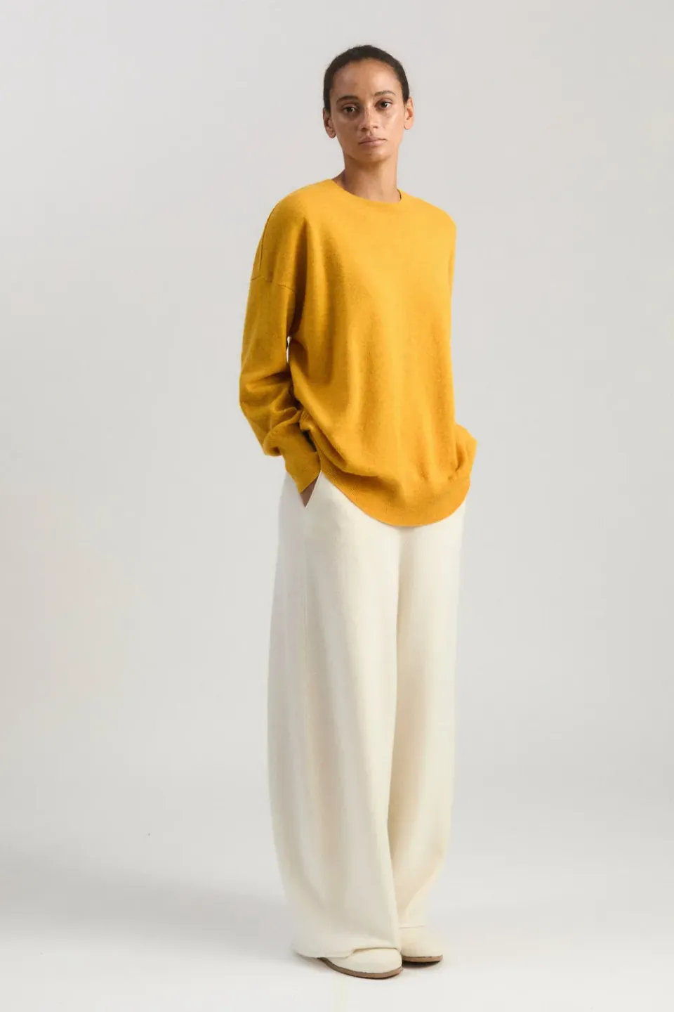 Oyuna Borte Pullover Amber orange aus Cashmere oversize