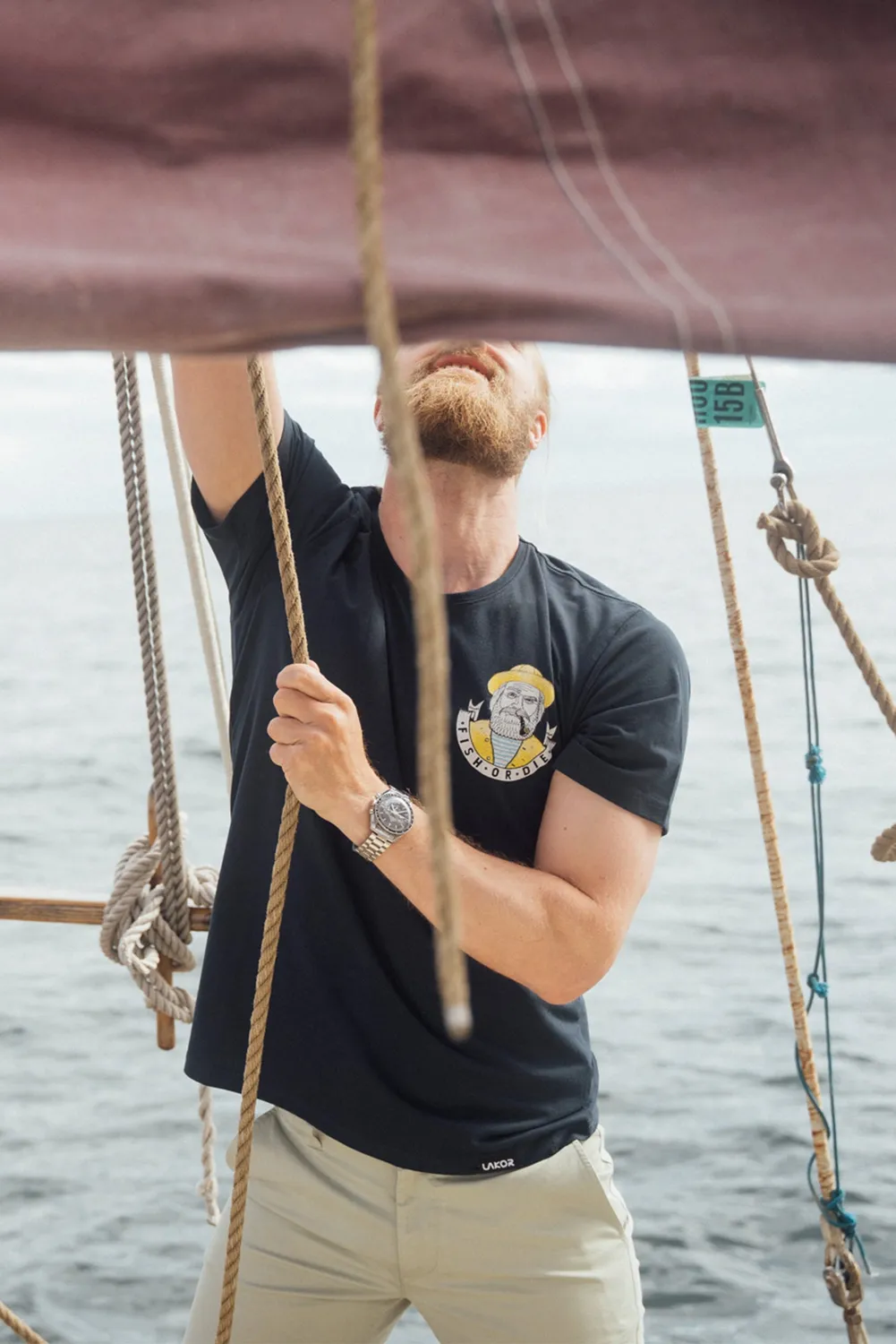 LAKOR Serious Sailor T-Shirt Blueberry Bio-Baumwolle