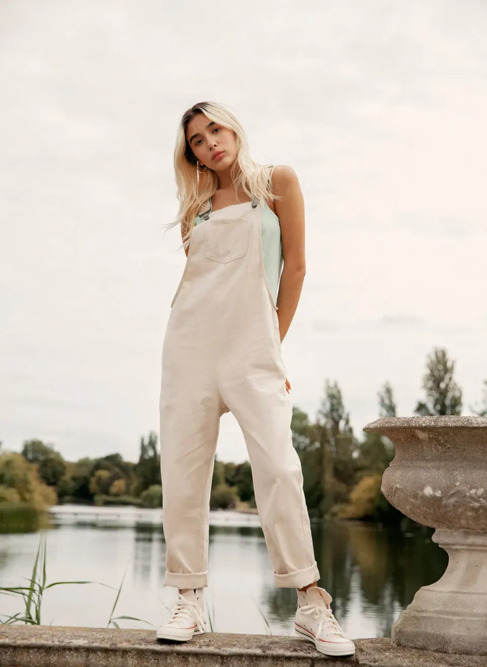 Komodo Joy Latzhose Damen off-white Bio-Baumwolle